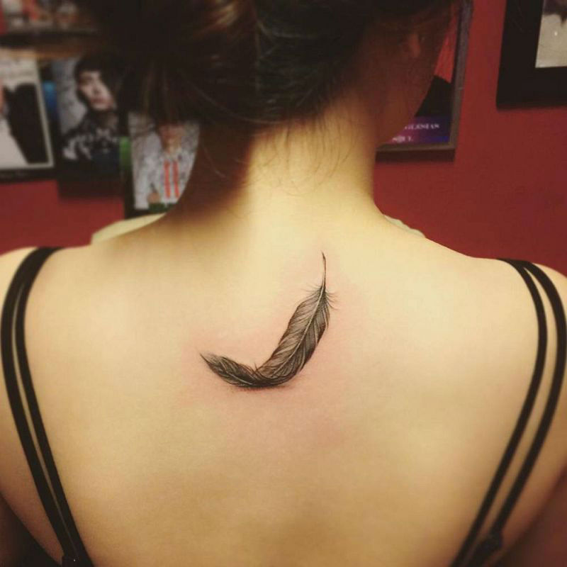 22+ Awesome Upper Back Tattoos for Women - Tattoosera