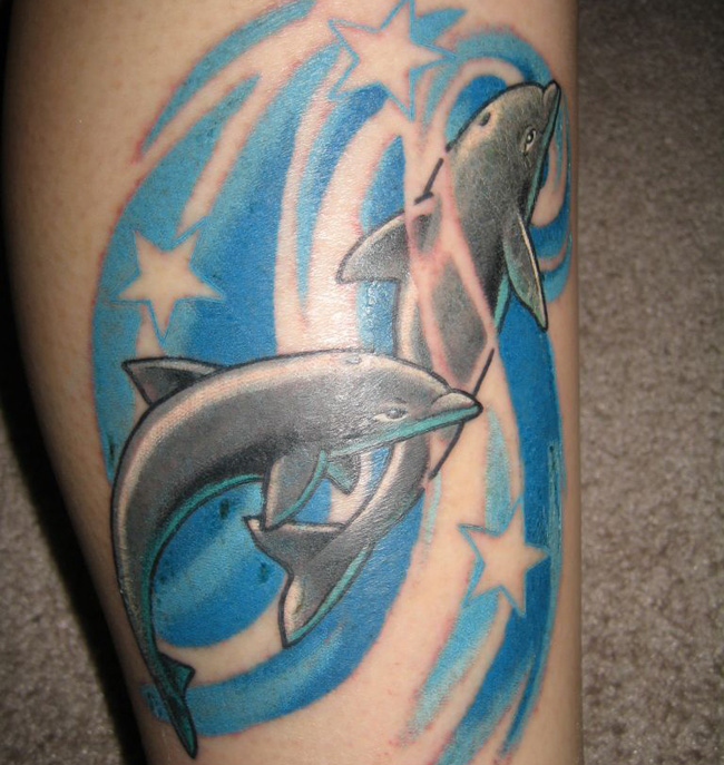 Diseños de tatuajes de delfines para niñas.