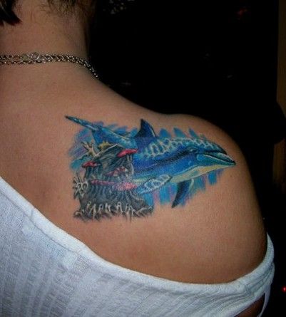 Diseños e ideas de tatuajes de delfines para niñas.