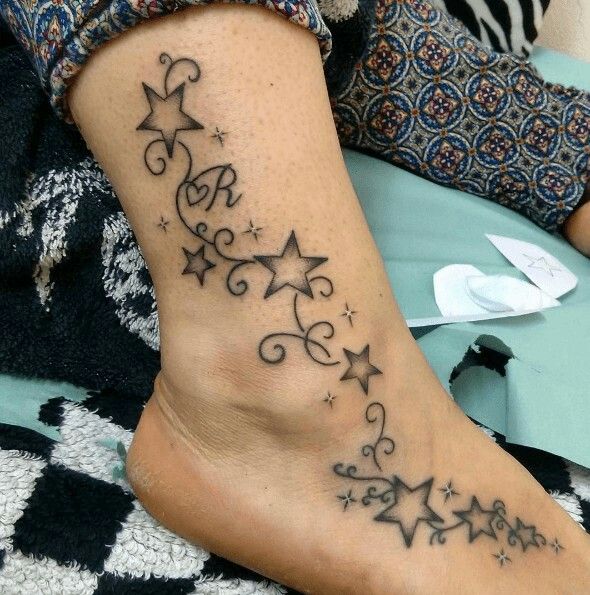 Zoe Saldanas Star Ankle Tattoo  Steal Her Style